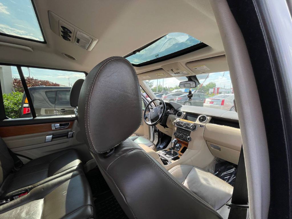2013 Land Rover LR4 Image 28