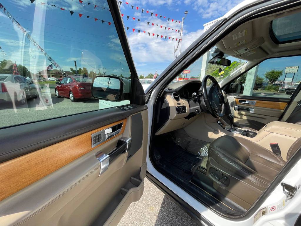 2013 Land Rover LR4 Image 38