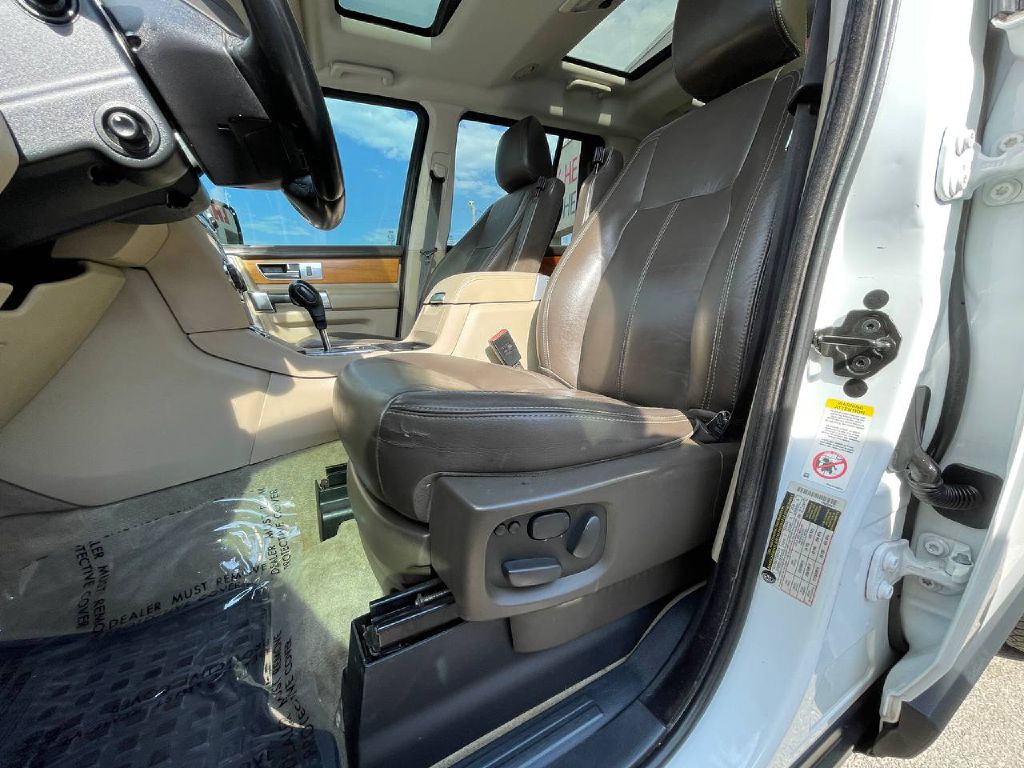 2013 Land Rover LR4 Image 42
