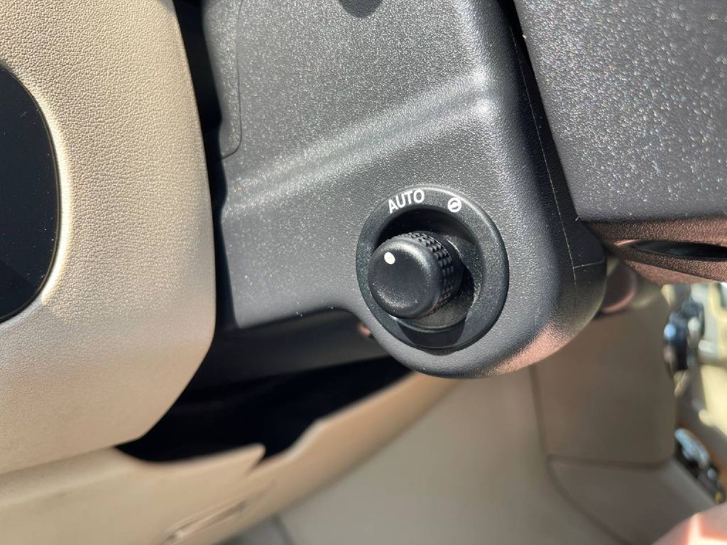 2013 Land Rover LR4 Image 45