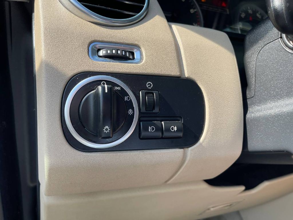 2013 Land Rover LR4 Image 46