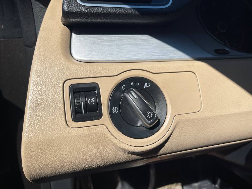 2014 Volkswagen CC Image 30