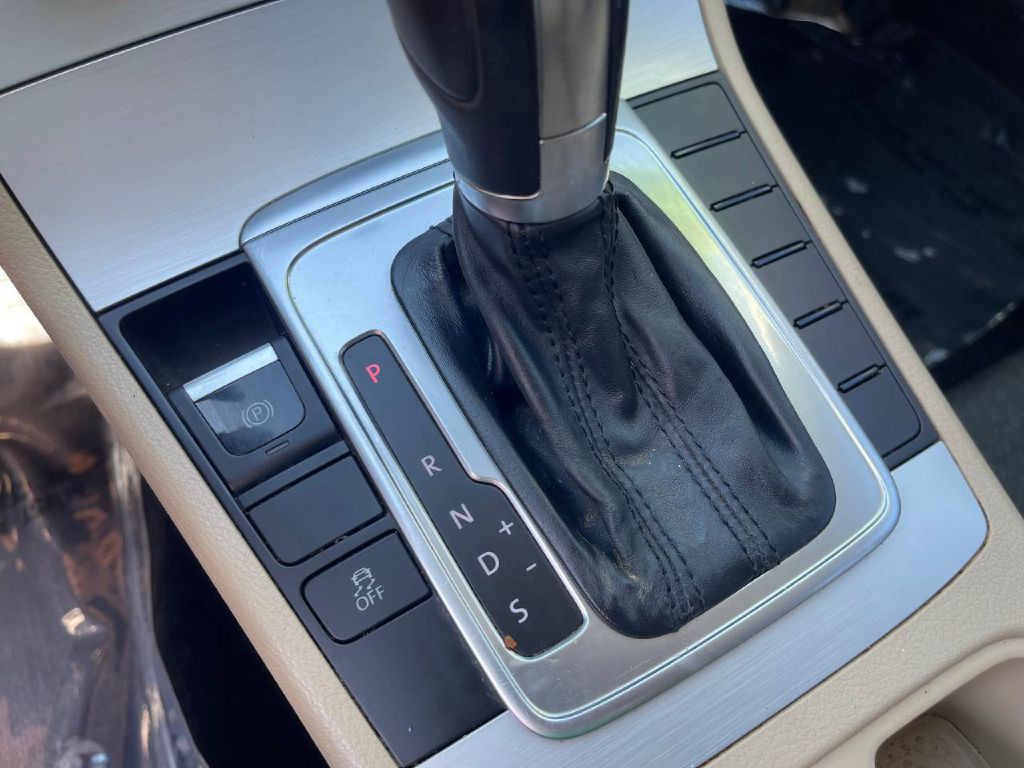 2014 Volkswagen CC Image 36