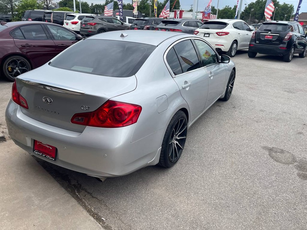 2011 INFINITI G37 Image 5