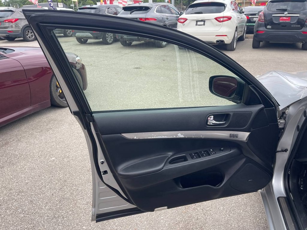 2011 INFINITI G37 Image 8