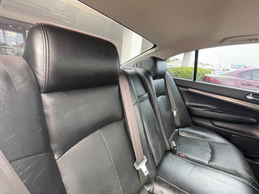 2011 INFINITI G37 Image 14