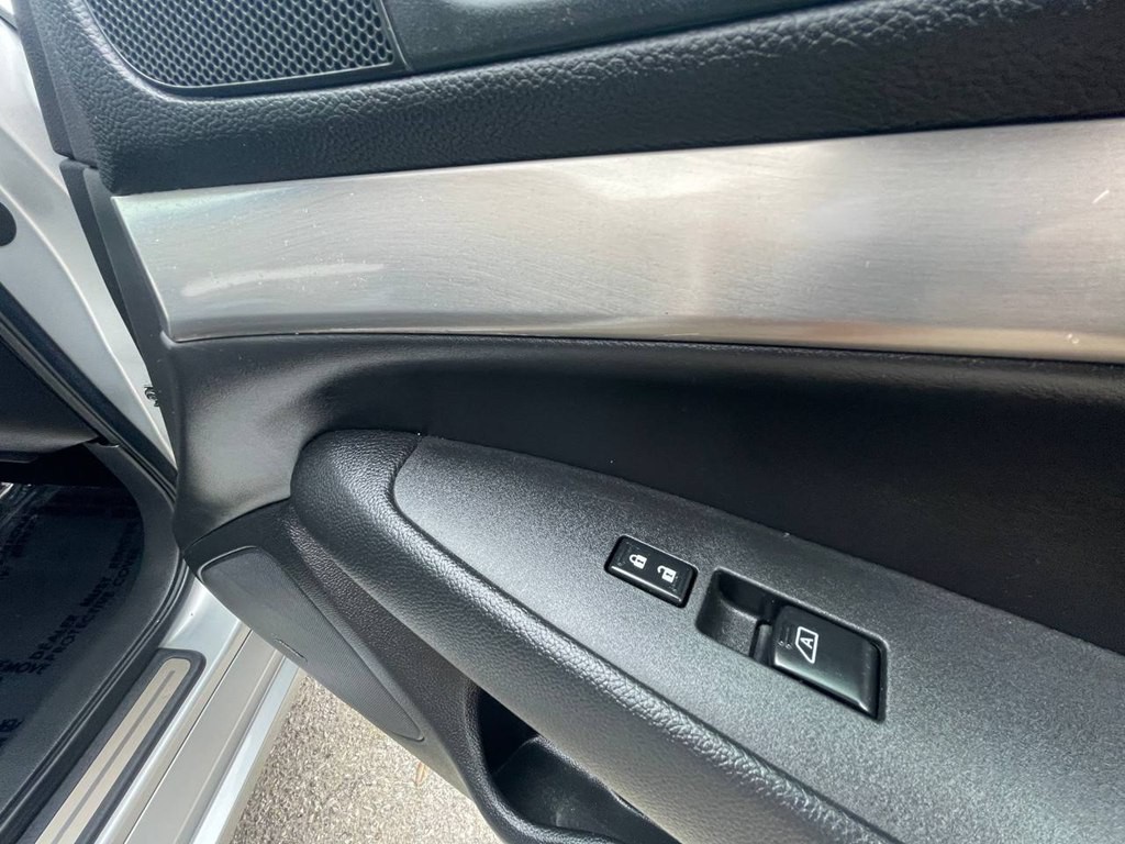2011 INFINITI G37 Image 18