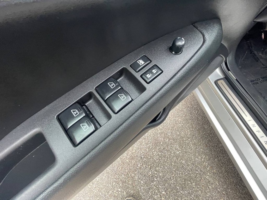 2011 INFINITI G37 Image 23