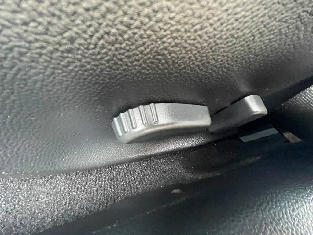 2011 INFINITI G37 Image 24