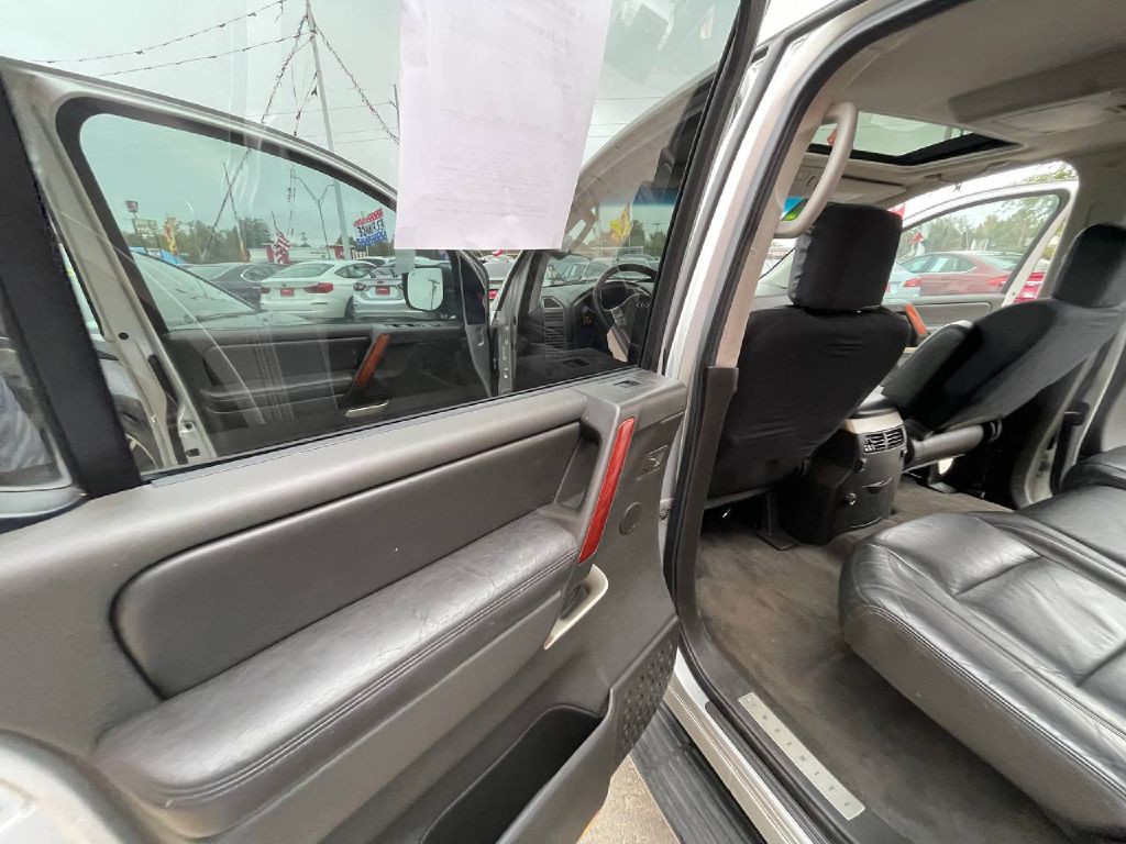 2004 INFINITI QX56 Image 10