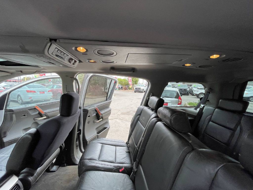 2004 INFINITI QX56 Image 14
