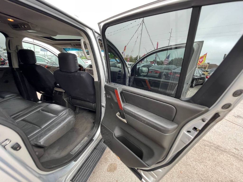 2004 INFINITI QX56 Image 17