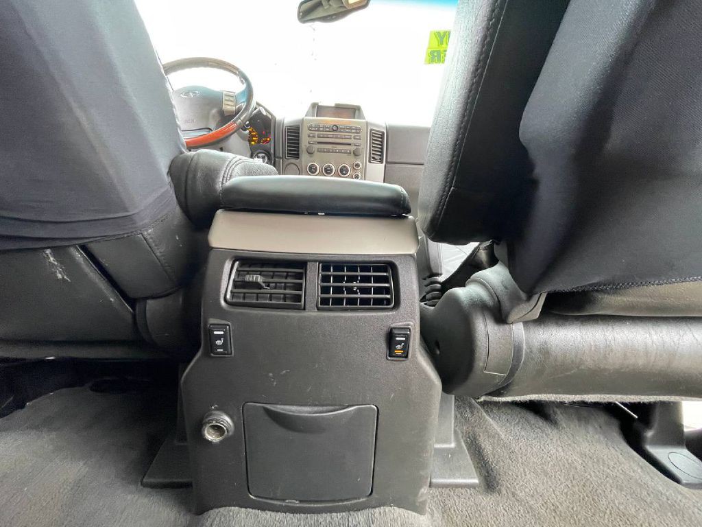 2004 INFINITI QX56 Image 22
