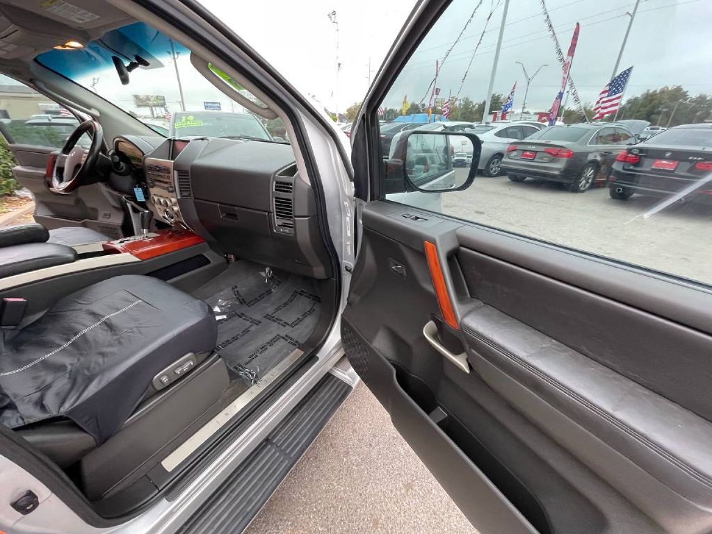 2004 INFINITI QX56 Image 24