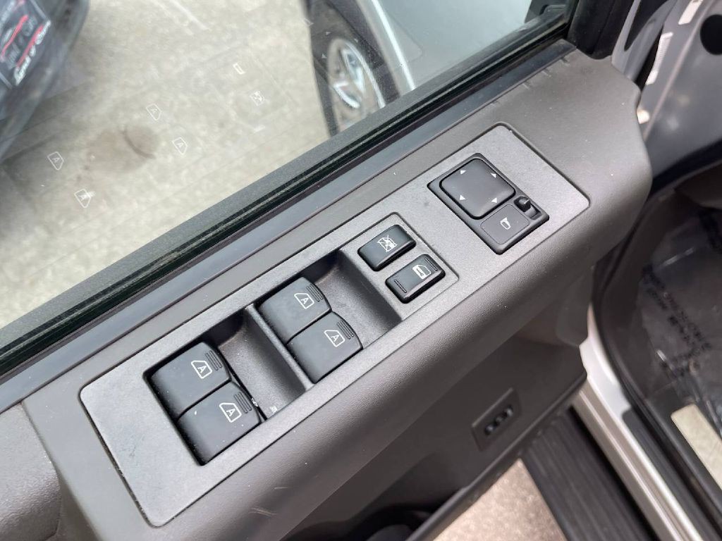2004 INFINITI QX56 Image 29