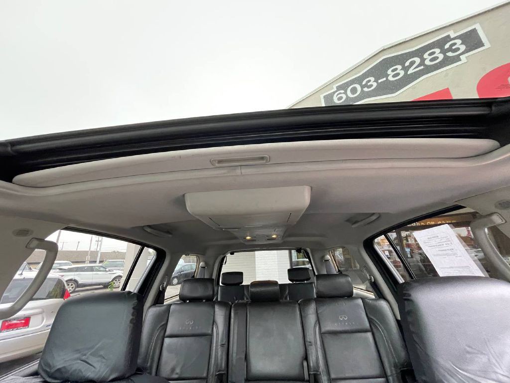 2004 INFINITI QX56 Image 32