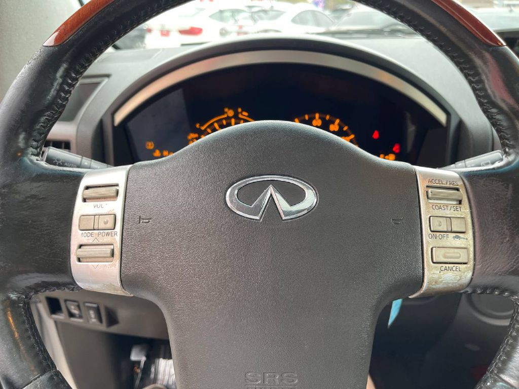 2004 INFINITI QX56 Image 34