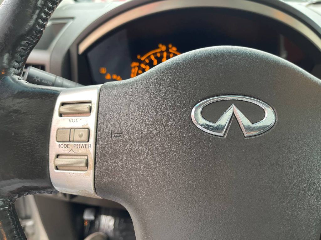 2004 INFINITI QX56 Image 35