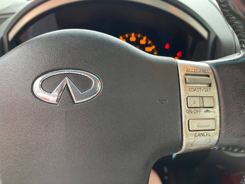 2004 INFINITI QX56 Image 36