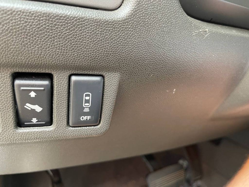 2004 INFINITI QX56 Image 37