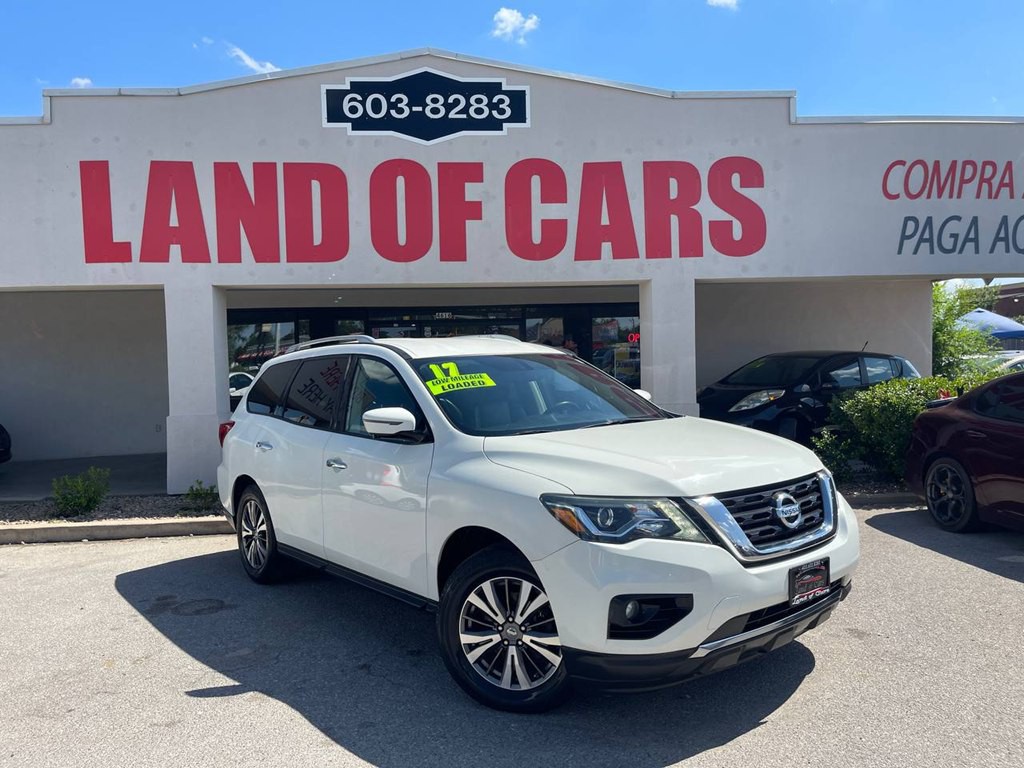 2017 Nissan Pathfinder Image 1