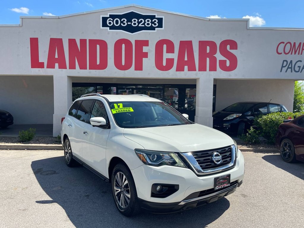 2017 Nissan Pathfinder Image 2