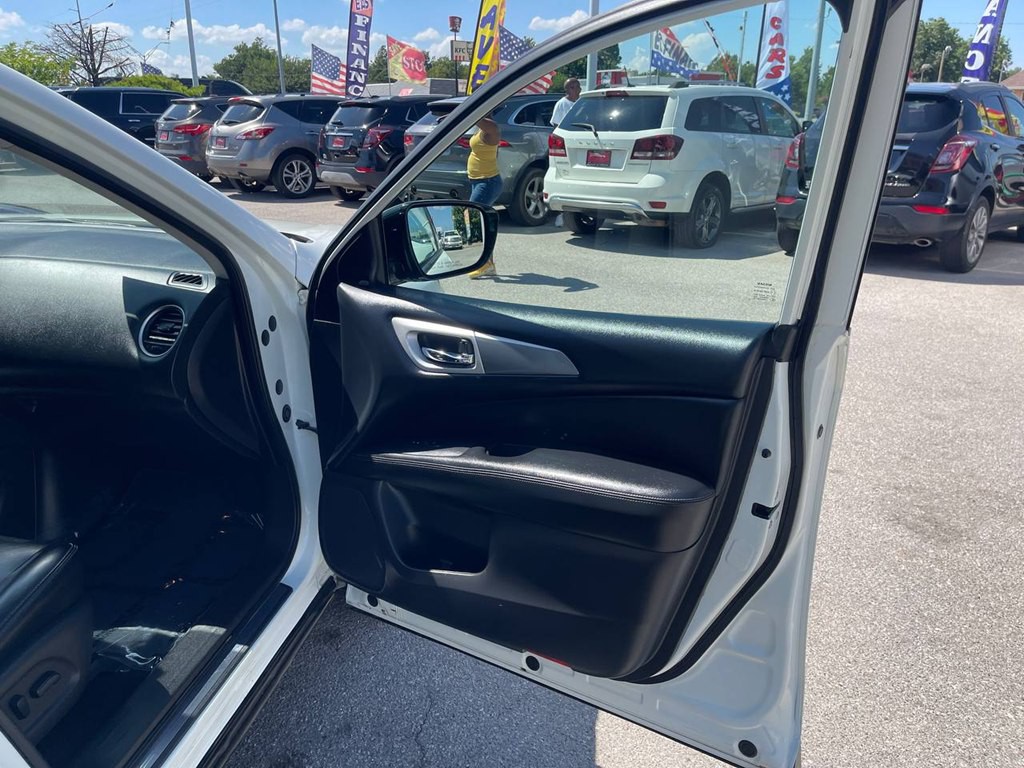 2017 Nissan Pathfinder Image 6