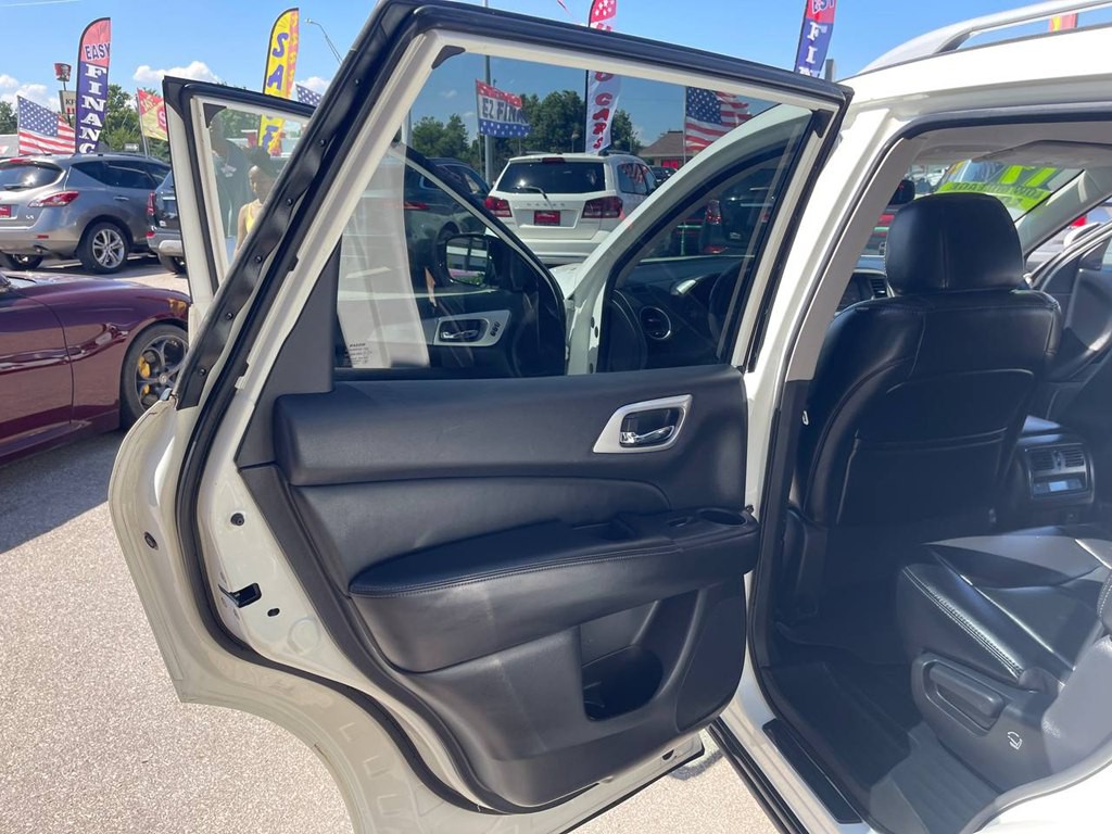 2017 Nissan Pathfinder Image 9