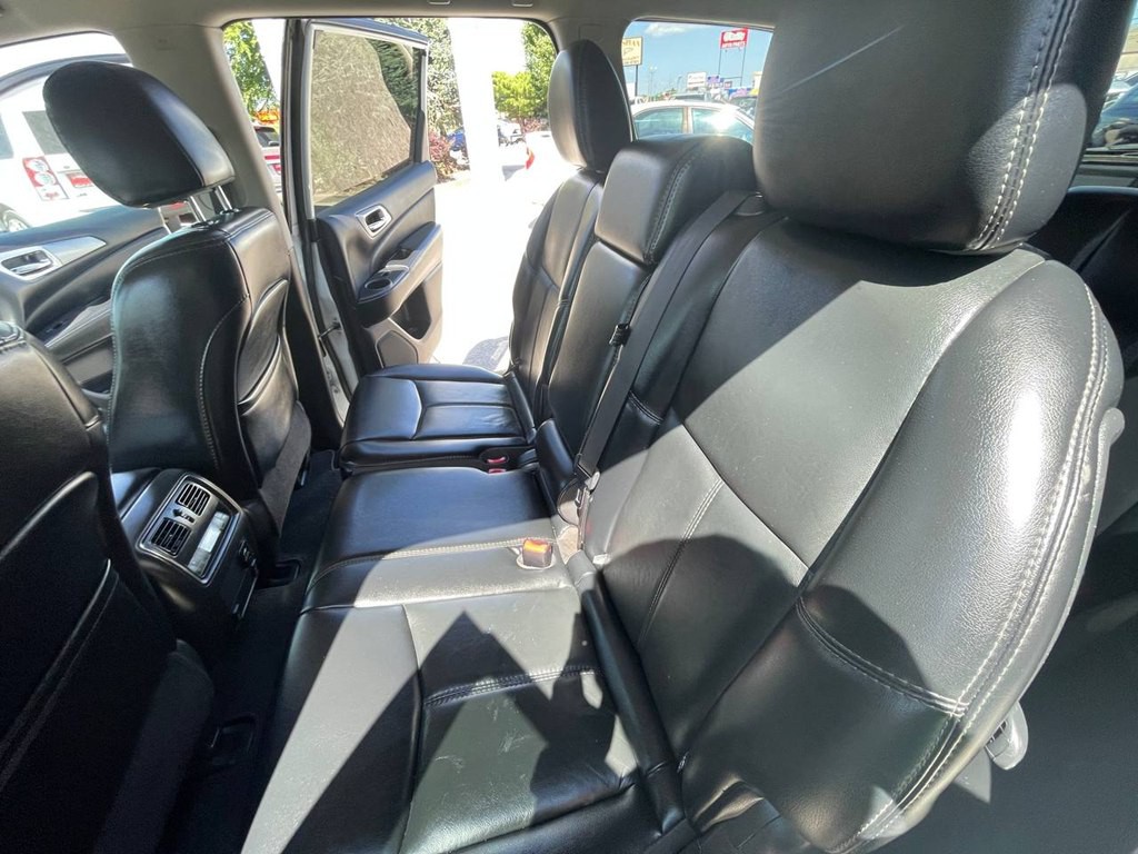 2017 Nissan Pathfinder Image 12