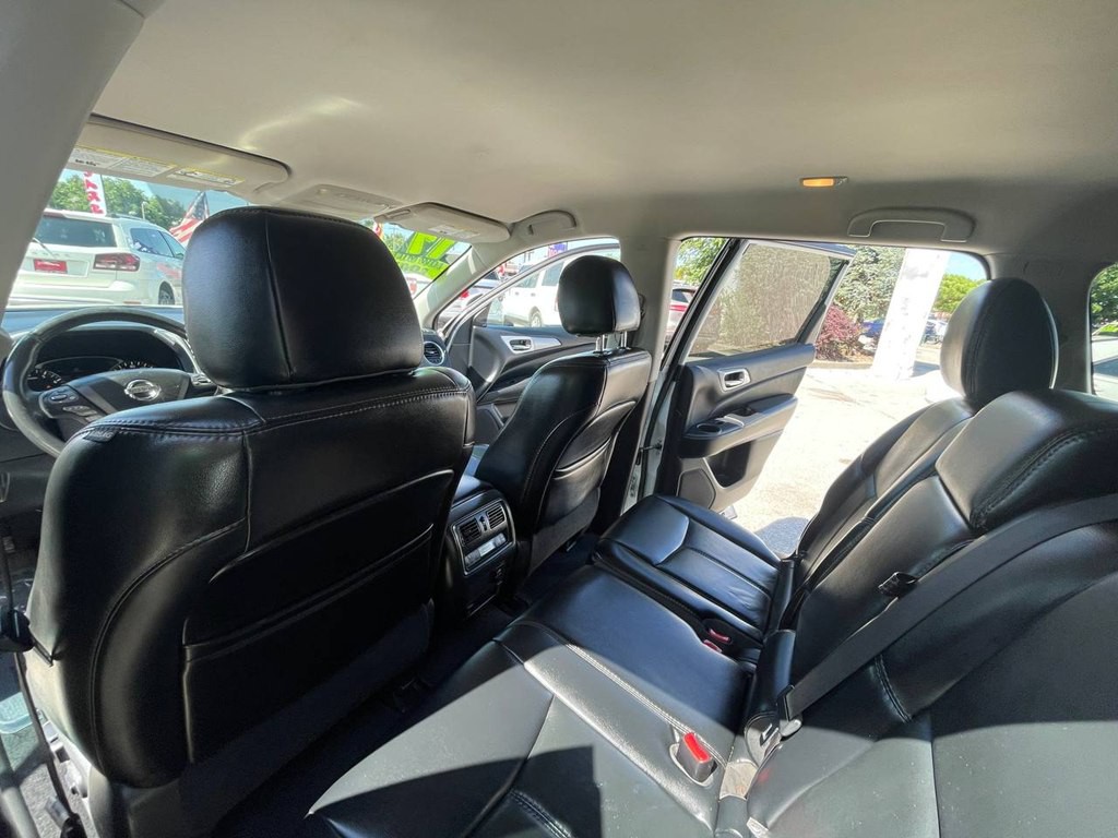 2017 Nissan Pathfinder Image 16