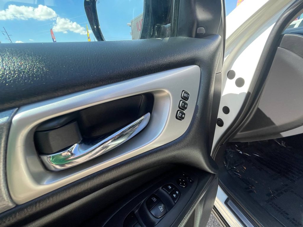 2017 Nissan Pathfinder Image 28