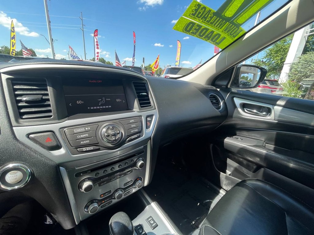 2017 Nissan Pathfinder Image 32
