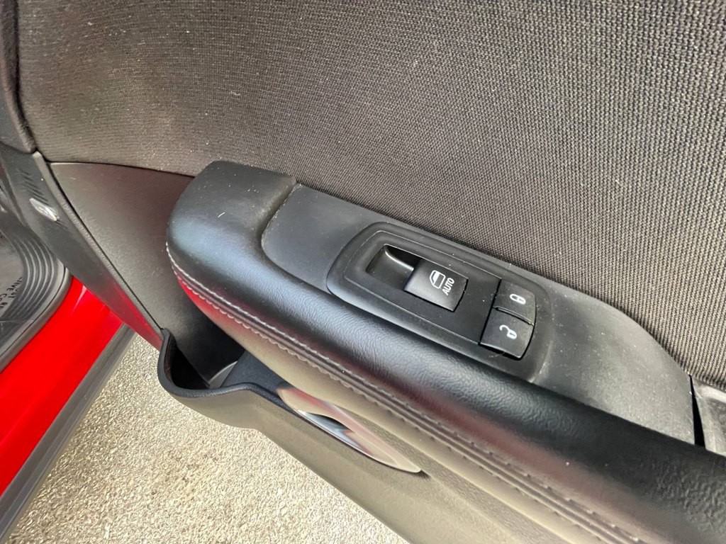 2016 Dodge Challenger Image 10