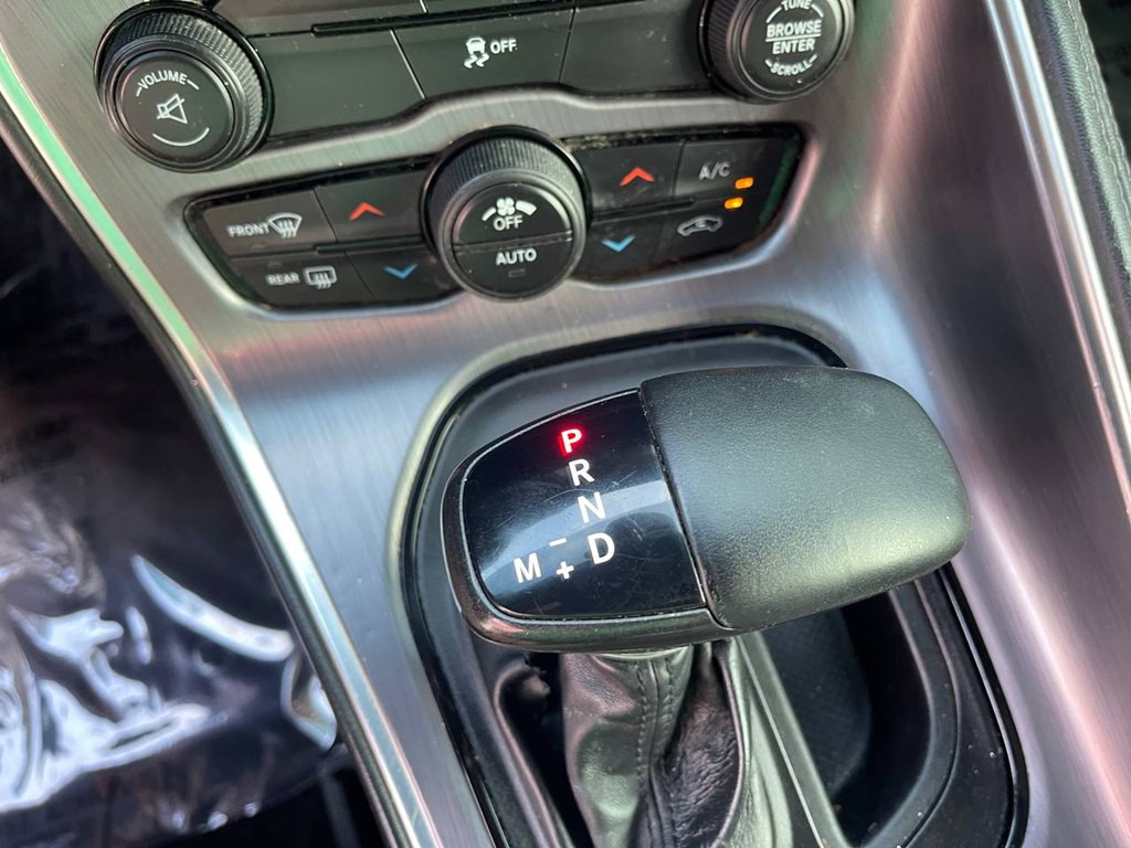 2016 Dodge Challenger Image 30