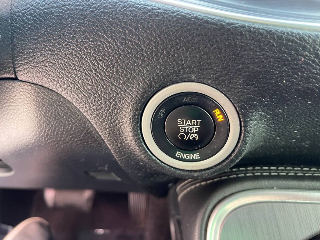 2016 Dodge Challenger Image 31