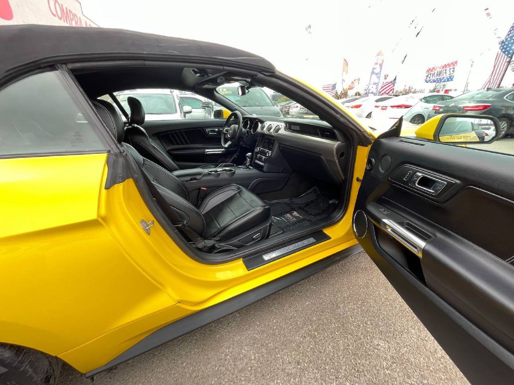 2015 Ford Mustang Image 18