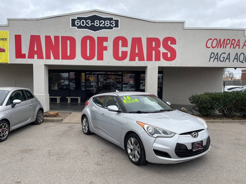 2016 Hyundai Veloster Image 2