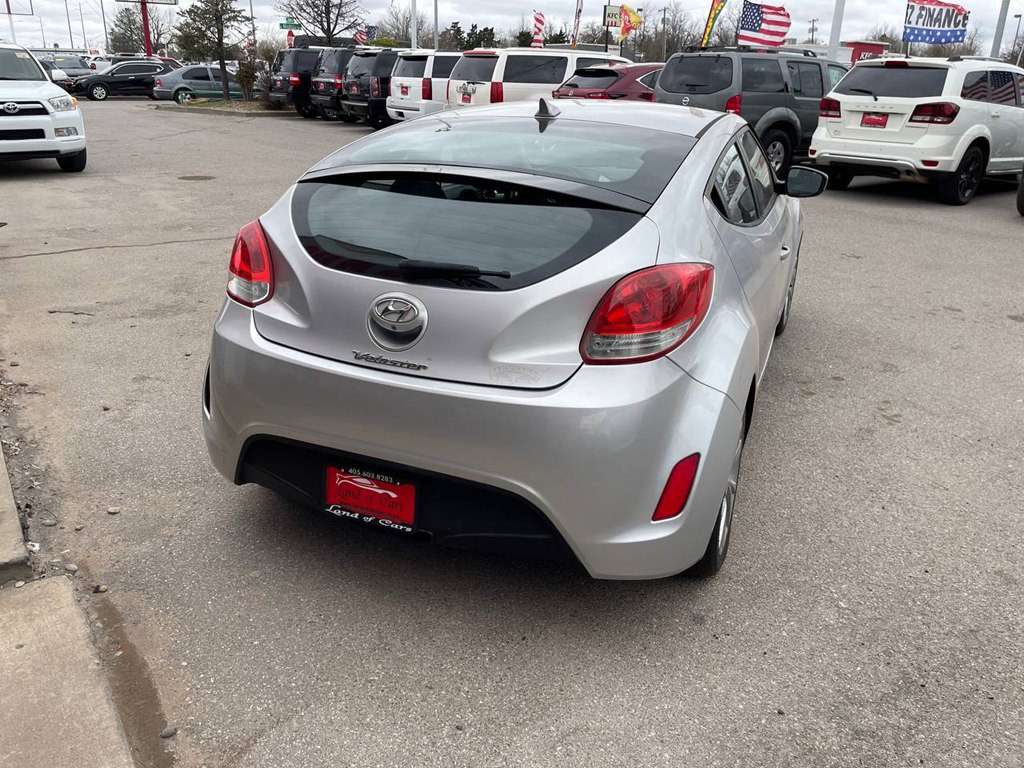 2016 Hyundai Veloster Image 4