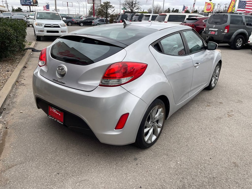 2016 Hyundai Veloster Image 5