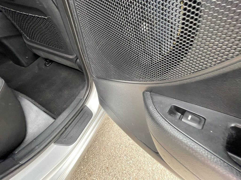 2016 Hyundai Veloster Image 7