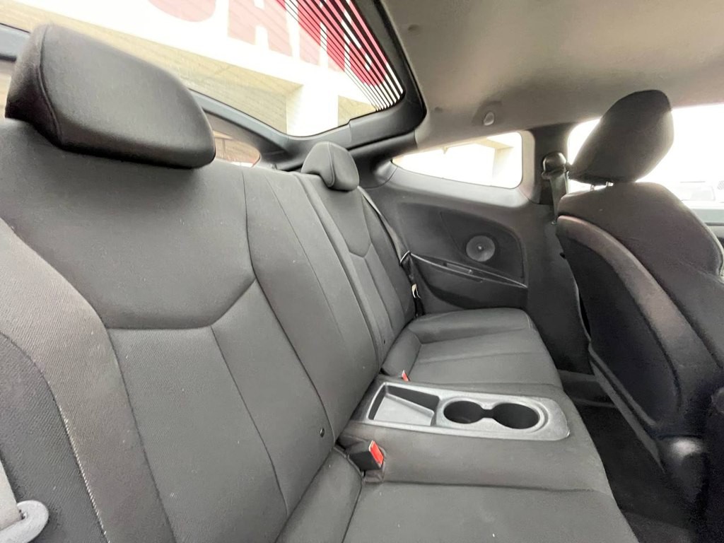 2016 Hyundai Veloster Image 8