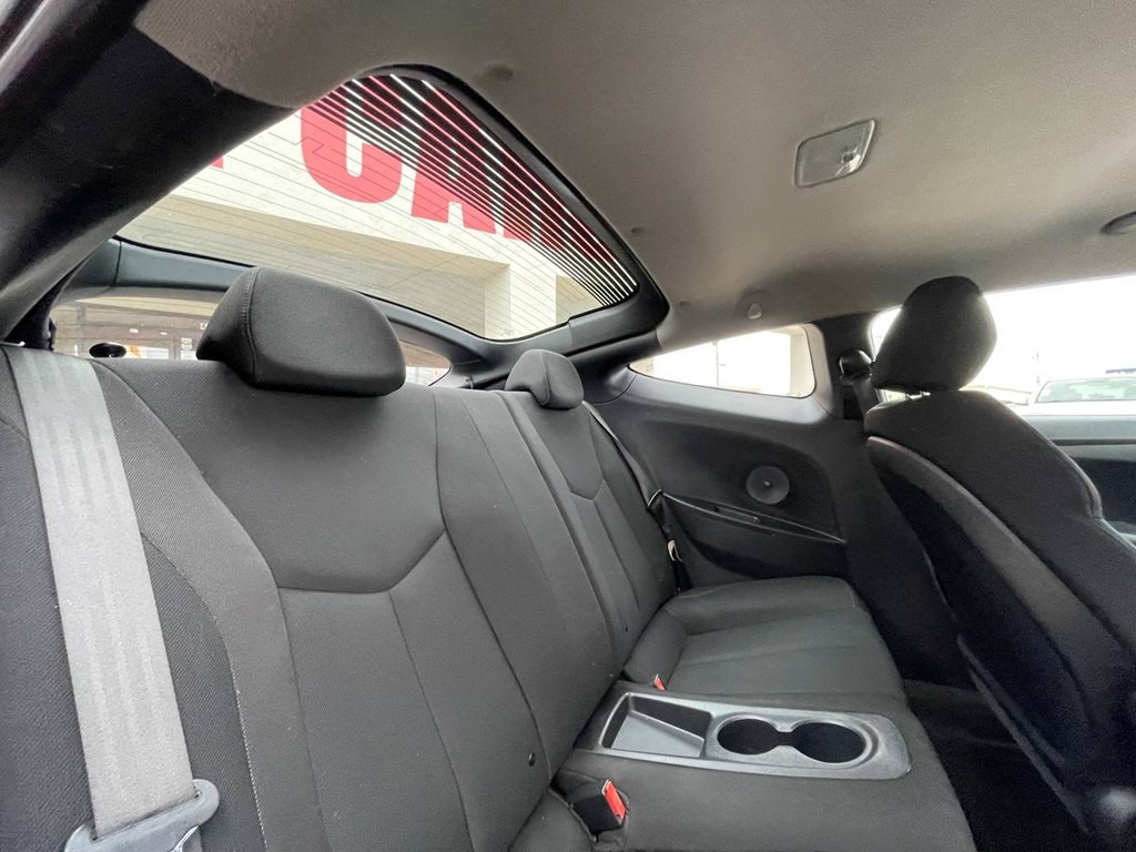2016 Hyundai Veloster Image 9