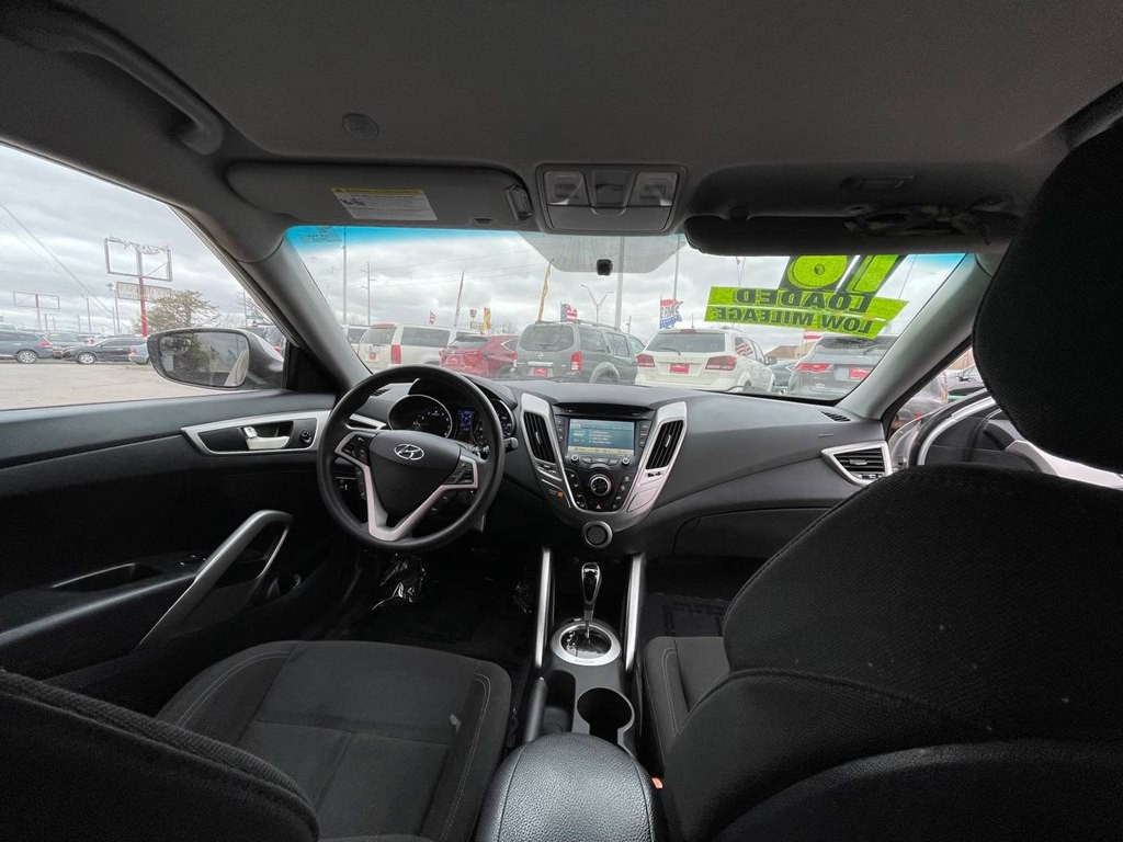2016 Hyundai Veloster Image 11