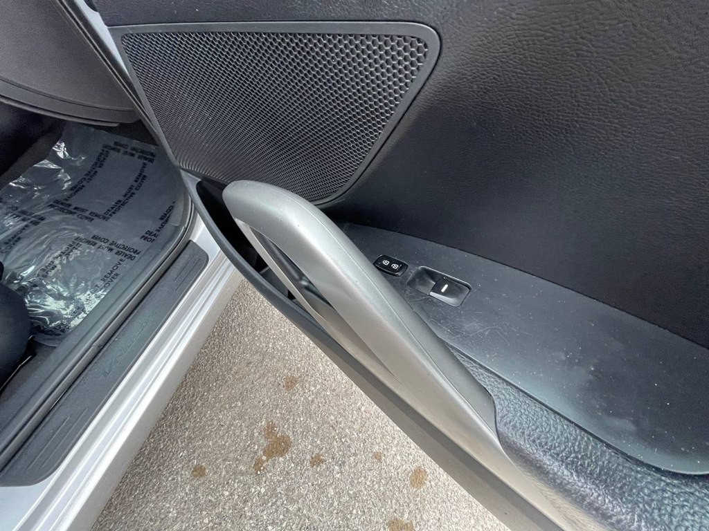 2016 Hyundai Veloster Image 13