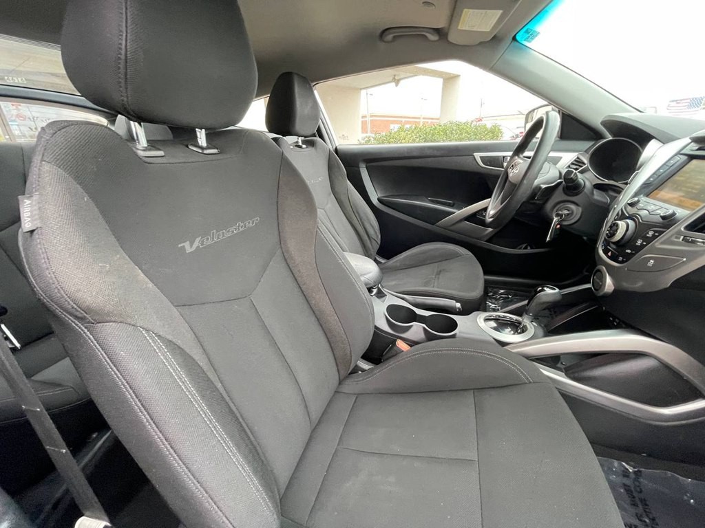 2016 Hyundai Veloster Image 14