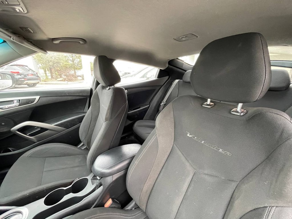 2016 Hyundai Veloster Image 18