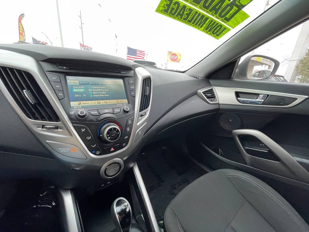 2016 Hyundai Veloster Image 19