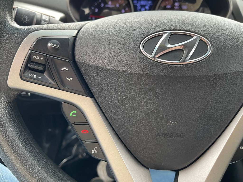 2016 Hyundai Veloster Image 21