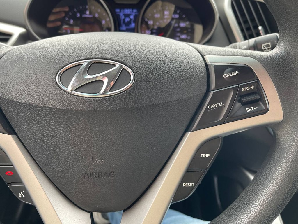 2016 Hyundai Veloster Image 22