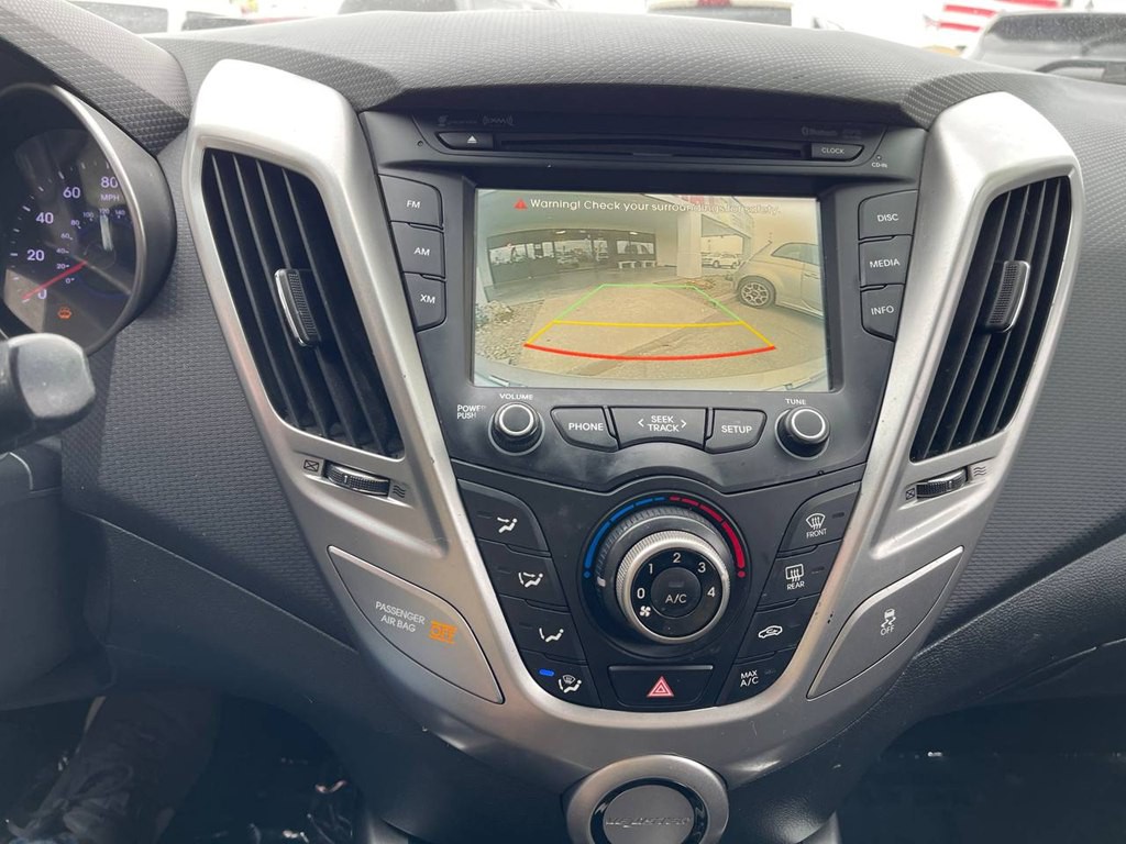 2016 Hyundai Veloster Image 25